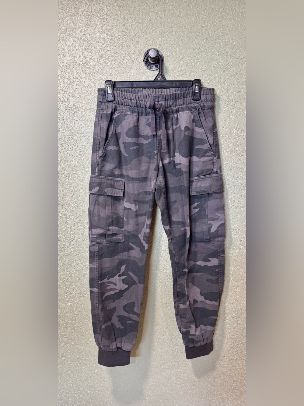 TNA Women's Gray Camo Cargo Joggers XS